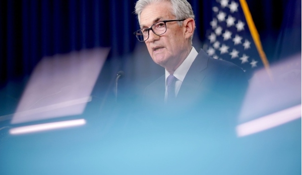 (상보) FOMC위원들 “인플레 옳은 방향 가고 있으나 금리 낮출 만큼 빠르진 않아” - 의사록