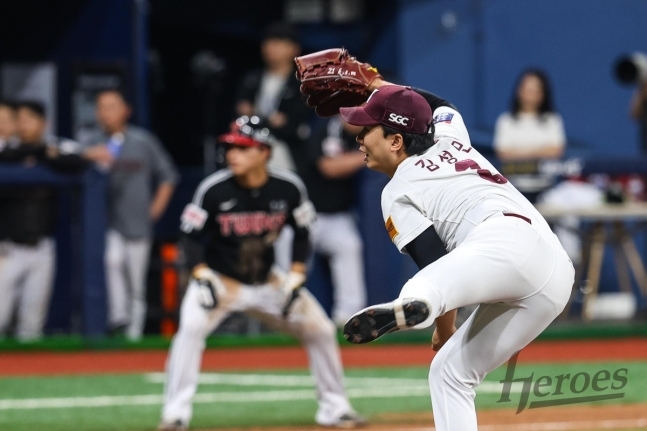 키움 김성민의 역동적인 투구