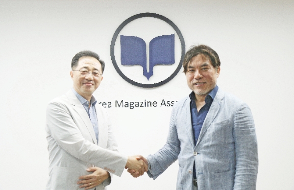 인터넷신문윤리위원회 이재진 위원장(왼쪽)과 한국잡지협회 백종운 회장(사진 제공 = 인터넷신문윤리위원회)