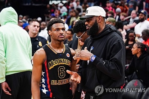 르브론 제임스와 그의 아들 브로니