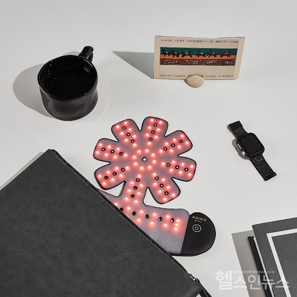 시지바이오의LED두피관리기‘이지엘헤어’.(시지바이오제공)