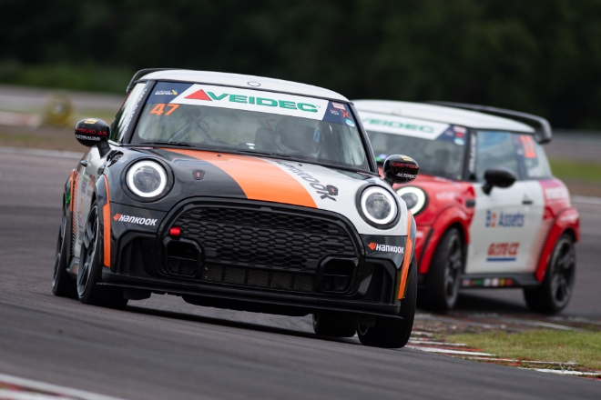 한국타이어앤테크놀로지㈜(한국타이어)는 자사가 독점 공급하는 주니어 전기차 레이싱 대회 ‘넥스트 젠 컵’의 2024 시즌 개막전이 (현지시간) 5일부터 오는 7일까지 독일 뉘른베르크 ‘노리스링’에서 진행된다고 밝혔다. 사진은 지난 2023년 넥스트 젠 컵 경기 장면. (사진 = 한국타이어 제공)