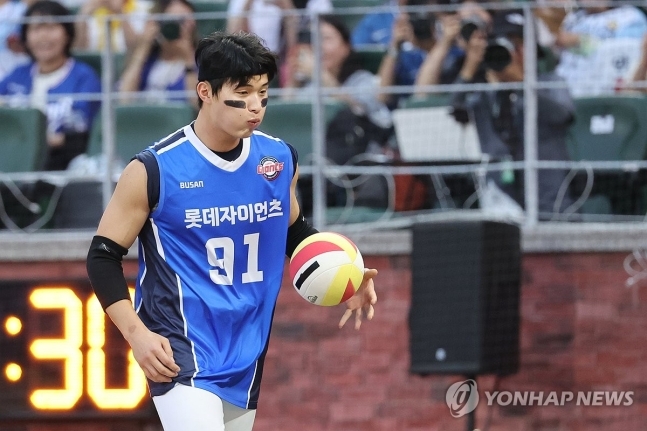 윤동희, 오늘은 배구선수 동희진