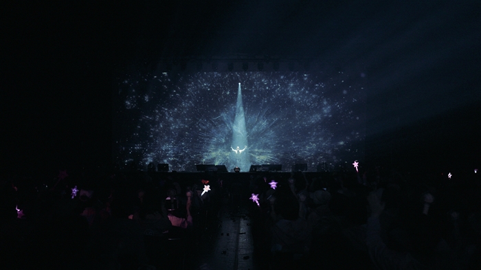 사진=2023 이찬원 콘서트 찬스 감사제 공연 현장_샤막과 빔프로젝트를 활용한 유사 홀로그램 무대 구현