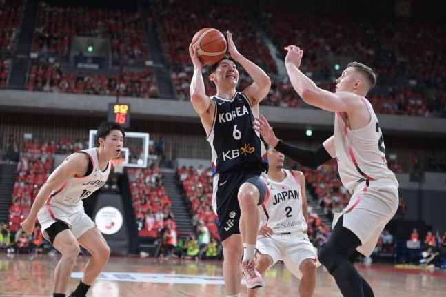 지난 5일 일본과 1차전에서 슛을 시도하는 이정현