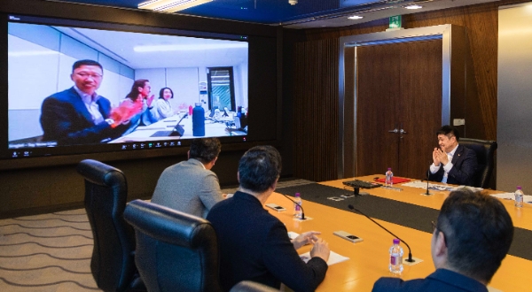 SKT는 싱가포르 1위 통신사 싱텔과 AI 기술의 통신망 적용, 5G 네트워크 슬라이싱 기술 적용사례 개발, 6G 기술 준비 등 5G 및 차세대 통신 기술 협력 업무협약(MOU)을 체결했다. / 사진=SKT 제공