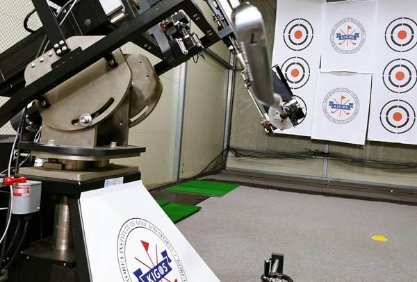 이물질은 골프볼이 낮게 더 멀리 날아가지만 제어력을 떨어뜨렸다. 사진_류시환