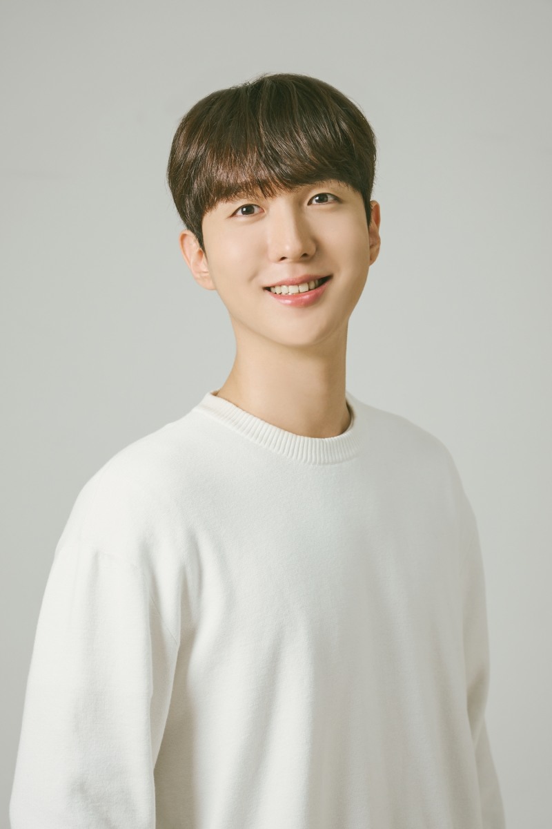 재성, DG엔터테인먼트와 전속계약 체결…새 프로필 사진 공개