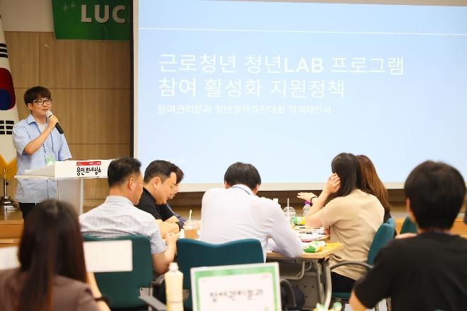 경기 용인특례시가 8일 ‘제4기 용인청년정책네트워크’ 위원들이 참여하는 ‘청년정책 제안 대회’를 시청 비전홀에서 개최했다(사진=용인시)