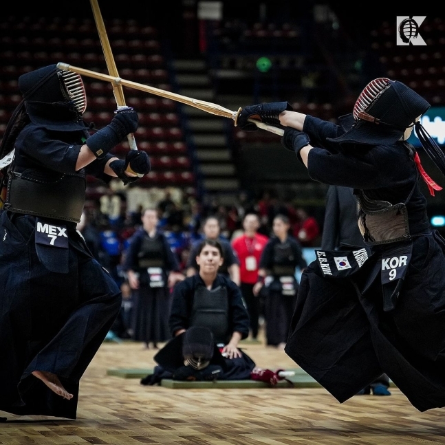 공격하는 여자대표팀 김은빈(오른쪽)