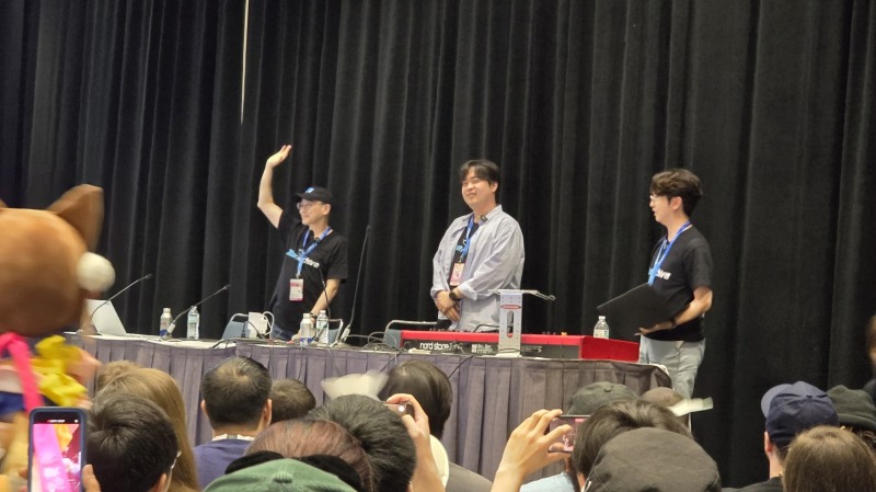 왼쪽부터 넥슨게임즈 김용하 총괄PD, 김국기 아트 디렉터, 작곡가 미츠키요(제공=넥슨)