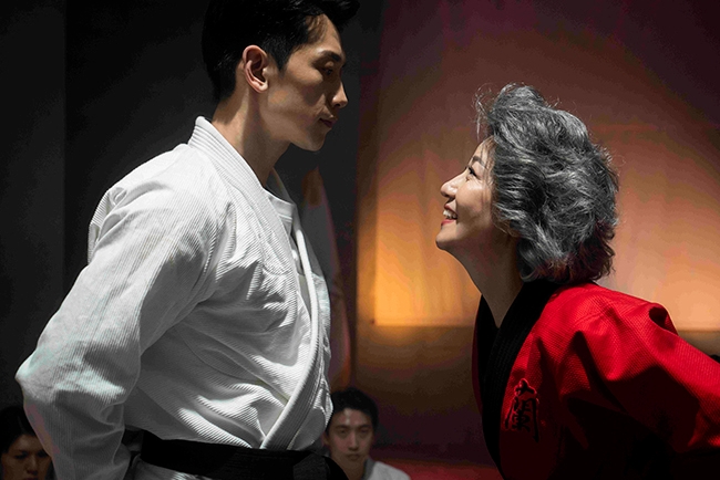‘화인가 스캔들’ 정지훈 VS 서이숙의 유도 한판…뜻밖의 묘한 케미스트리