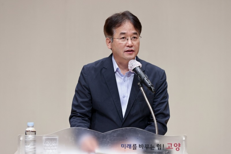 4대 폭력예방 통합교육에서 인사말 중인 이동환 고양특례시장
