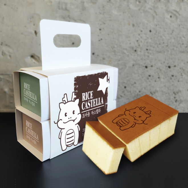 용인시 캐릭터 ‘조아용’과 시 대표 농산물 브랜드인 백옥쌀을 활용해 지역 특화 빵 시제품(사진=용인시)