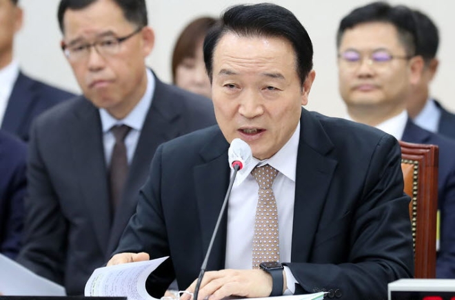 임태희 경기도교육감이 경기도의회에서 미래교육에 대한 의지를 설명하고 있다.(사진=경기도교육청)