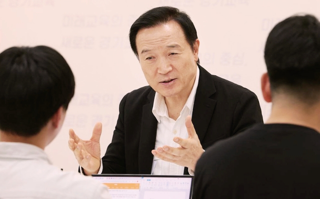 임태희 경기도교육감이 11일 도교육청 북부청사에서 열린 출입기자 간담회에서 각종 교육 현안에 대해 의견을 밝히고 있다. (사진=경기도교육청)