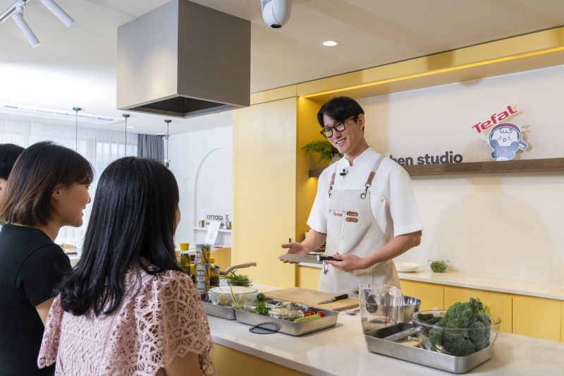 ▲ 테팔, 박성우 셰프와 함께 쿠킹스쿨서 아이스포스 칼 소개 (사진 제공=테팔)