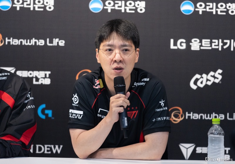 T1 김정균 감독, "유리했던 타이밍 놓쳐 아쉬워"