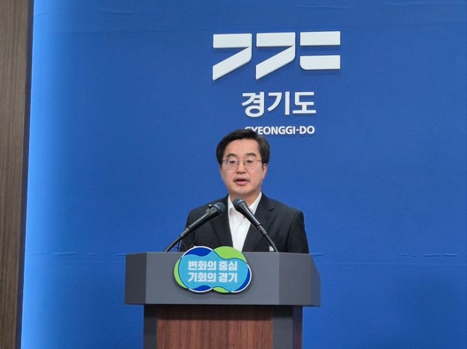 김동연 경기도지사가 지난 3일 화성 리듐배터리 화재사고와 관련 지원대책을 발표하고 있다.(사진=경기도)
