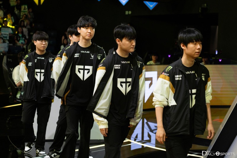 압도적인 젠지, DK전 14연승 질주…무실 세트 전승도 이어가