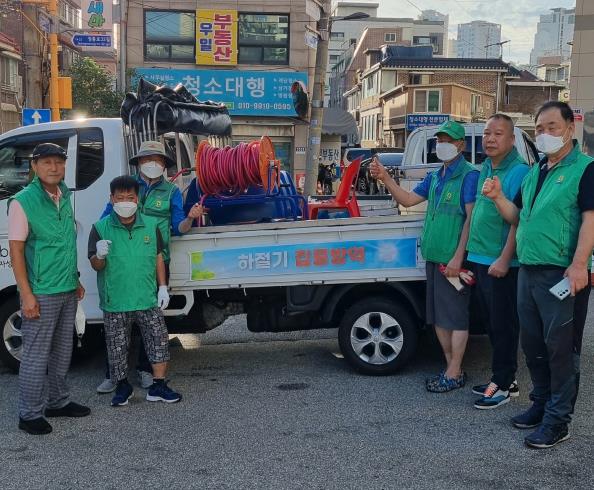 성북구 정릉1동 새마을지도자協, 여름철 집중 방역 펼치며 주민 건강 챙겨