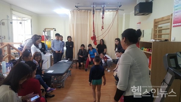 몽골뇌성마비환우재활치료프로그램현장사진2