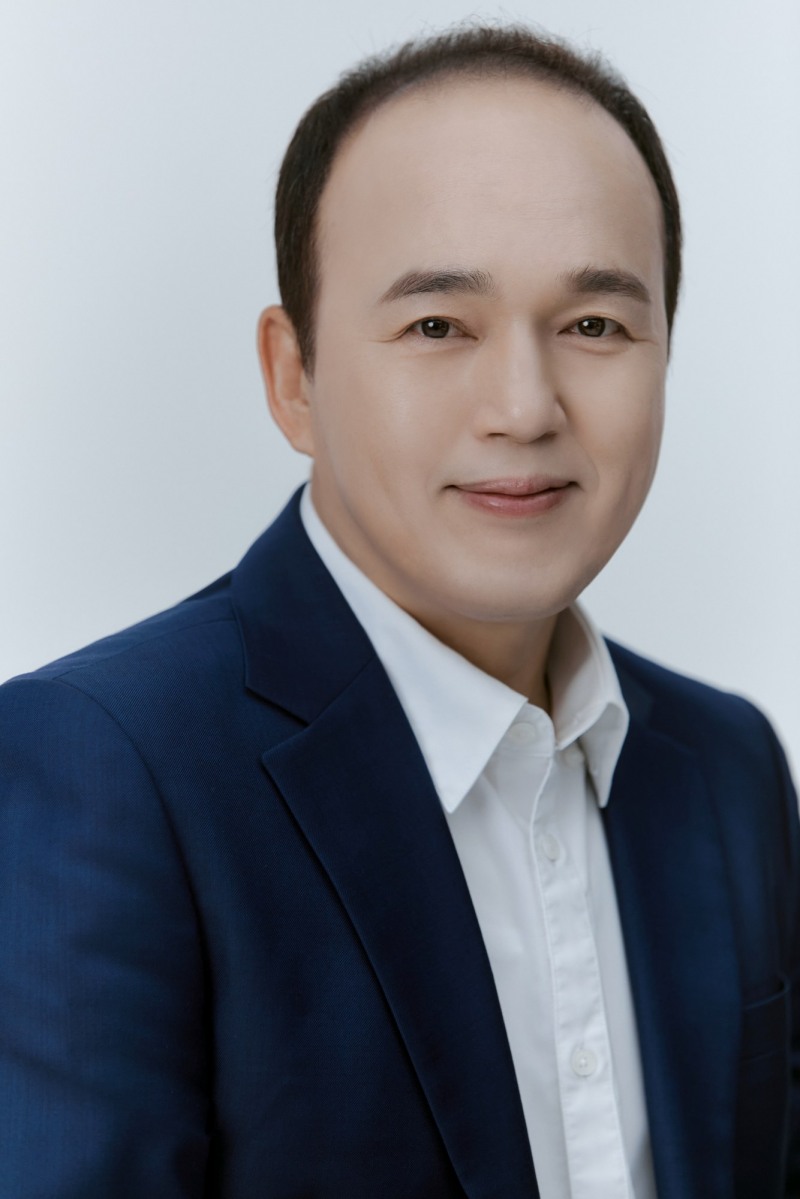 김광규, 크리오스엔터테인먼트와 전속계약 체결…활발한 활동 예고