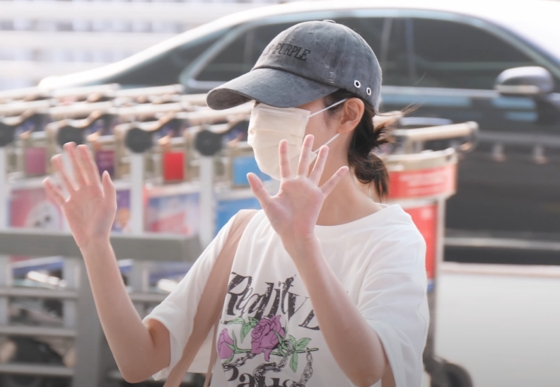 편안함 추구하는 아이유 공항패션, 손민수 하기 좋은 합리적인 아이템 ‘눈길’