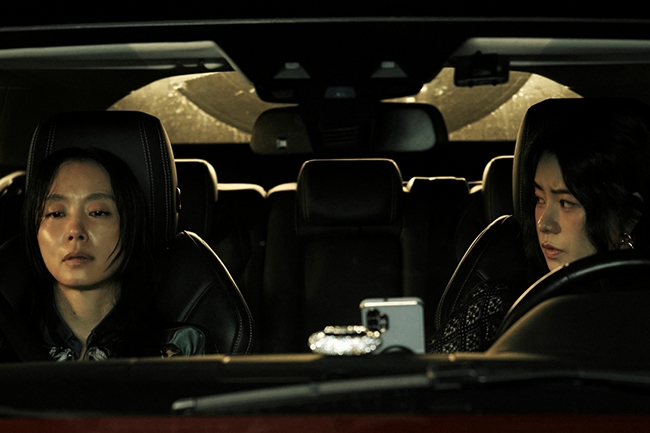 “첫 만남부터 스파크가 일었다” ‘리볼버’ 전도연X임지연, 올여름 최강의 케미스트리 예고