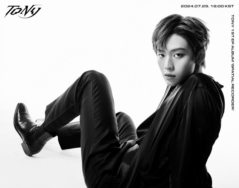 토니, 흑백 매력 빛났다…댄디 스타일 새 콘셉트 오픈