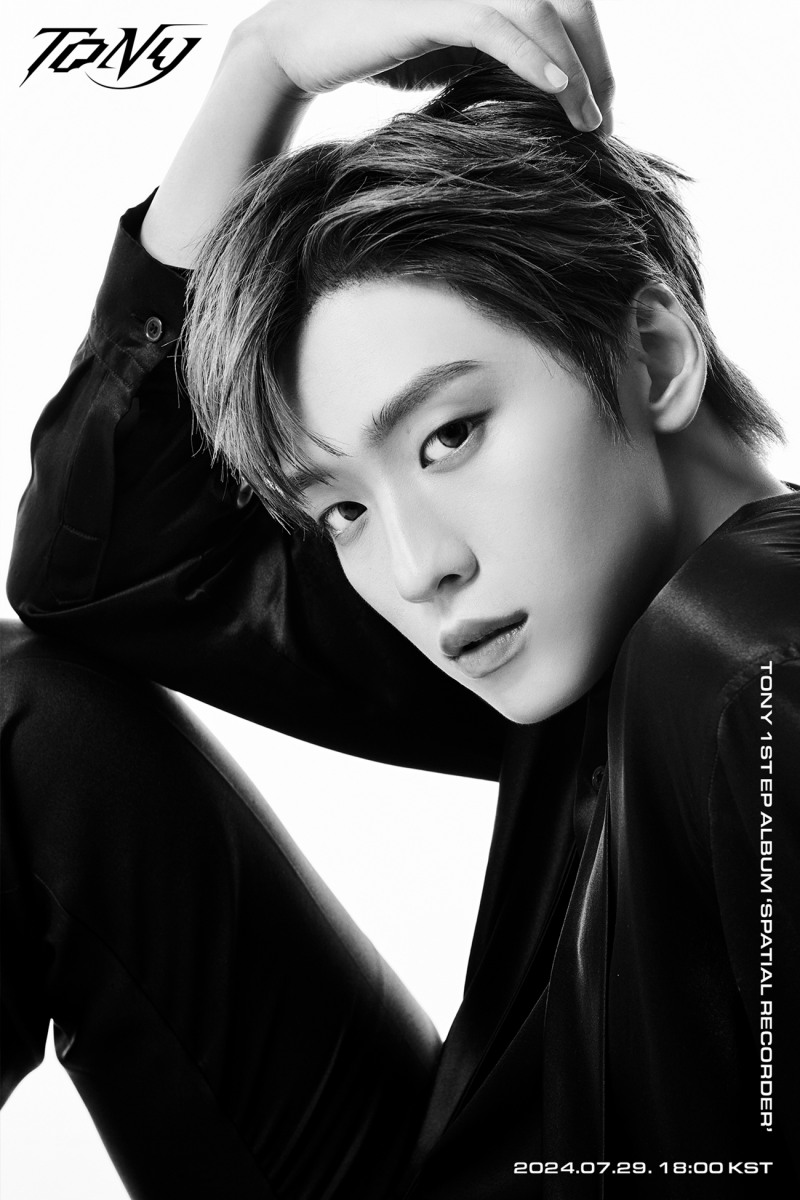 토니, 흑백 매력 빛났다…댄디 스타일 새 콘셉트 오픈