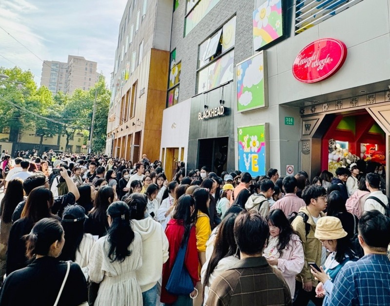 ‘위글위글 플래그십 스토어 중국 상해점’ 오픈런 행렬