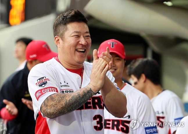 웃음 짓는 최형우