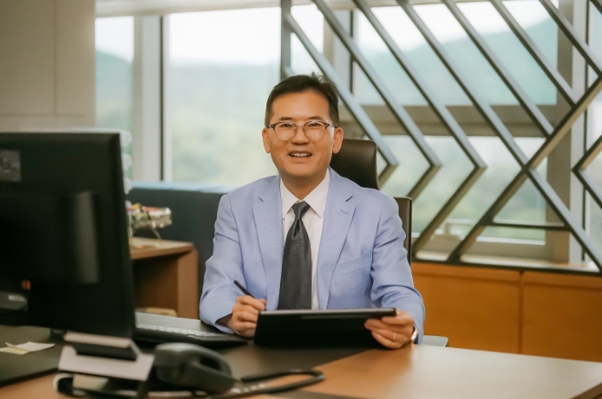 효성티앤에스는 서울 강남 수서 본사에서 열린 이사회에서 최방섭 대표이사를 공식 선임했다고 18일 밝혔다. 사진은 최방섭 대표이사의 모습. (사진 = 효성 제공)