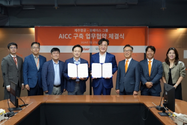 왼쪽부터) 제주항공 김경원 커머셜전략실장, 임병현 IT본부장, 제주항공 자회사 AKIS 이찬성 대표이사, 김이배 대표이사, 유베이스 그룹 권상철 대표이사, 넥서스 커뮤니티 채준원 대표이사, 소정환 전무, 유베이스 그룹 전연희 상무