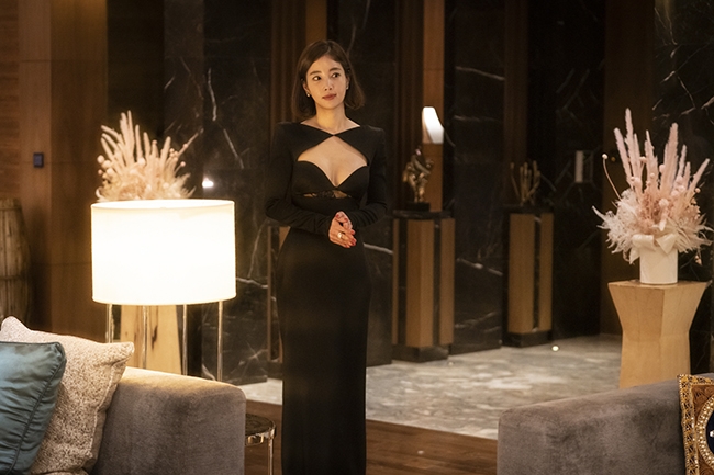 우아한 글로벌 셀럽 김하늘 VS 상위 1% 재벌가 회장 서이숙 VS 발칙한 불청객 기은세, 3인 3색 패션 분석(‘화인가 스캔들’)