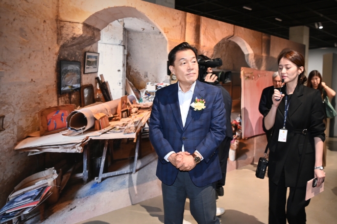 이재준 경기 수원특례시장이 최근 어린이들의 방학을 맞어 즐길 프로그램 장소를 점검하고 있다.(사진=수원시)