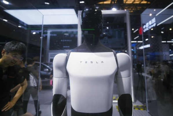 (상보) 머스크 "테슬라, AI 탑재 휴머노이드 로봇 2026년 양산 시작"