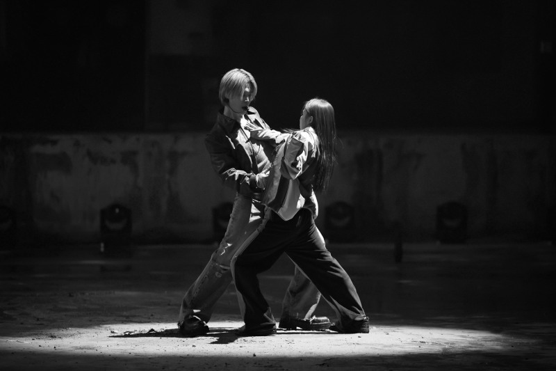 방탄소년단 지민, 美 ‘지미 팰런쇼’서 ‘Who’ 무대 첫 공개…‘스토리 있는 안무+섬세함 더한 압도적 퍼포먼스’