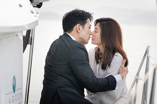 “이 여자, 이 지옥에서 내가 꼭 꺼낸다” ‘화인가 스캔들’ 김하늘X정지훈, 애틋함 폭발…모두가 기다린 멜로의 순간 예고