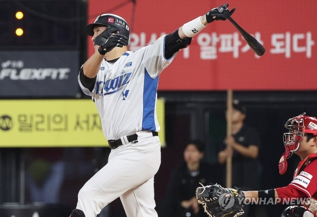 장성우 '역전 2타점 2루타' /연합뉴스