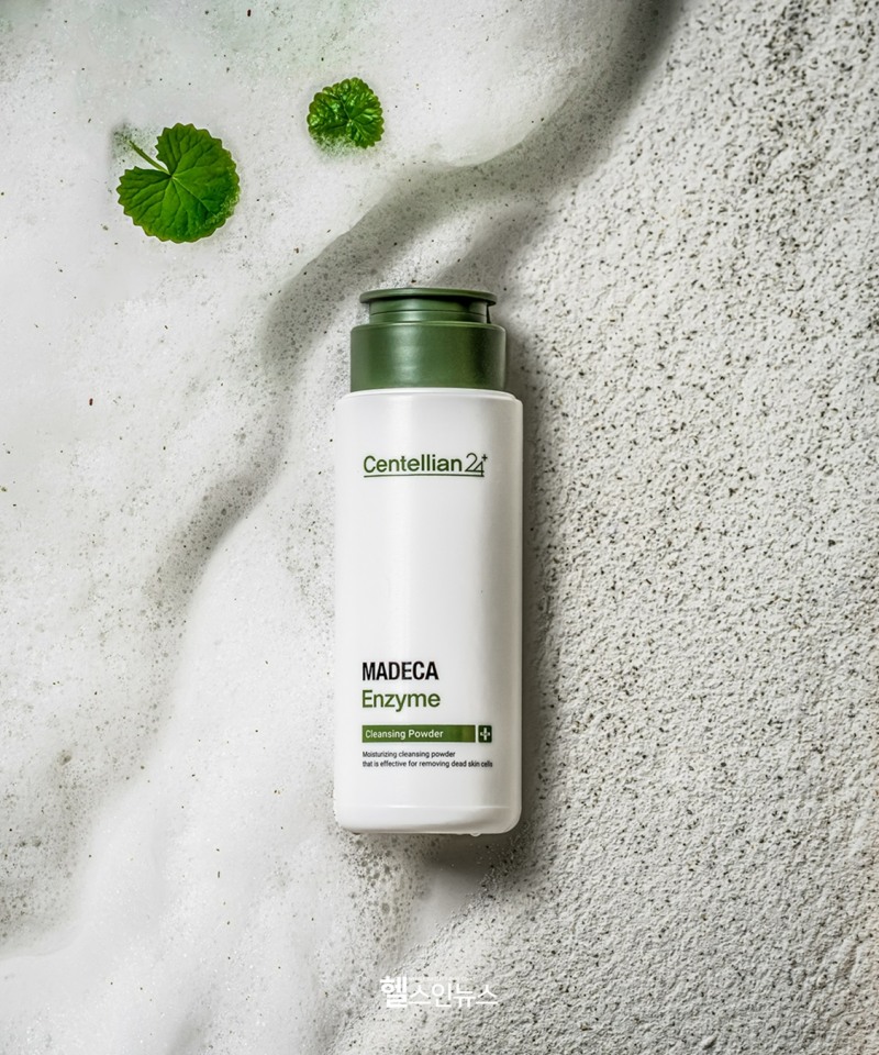 동국제약 더마코스메틱브랜드 센텔리안24의 ‘마데카 엔자임 클렌징 파우더’ 세안제 (동국제약 제공)