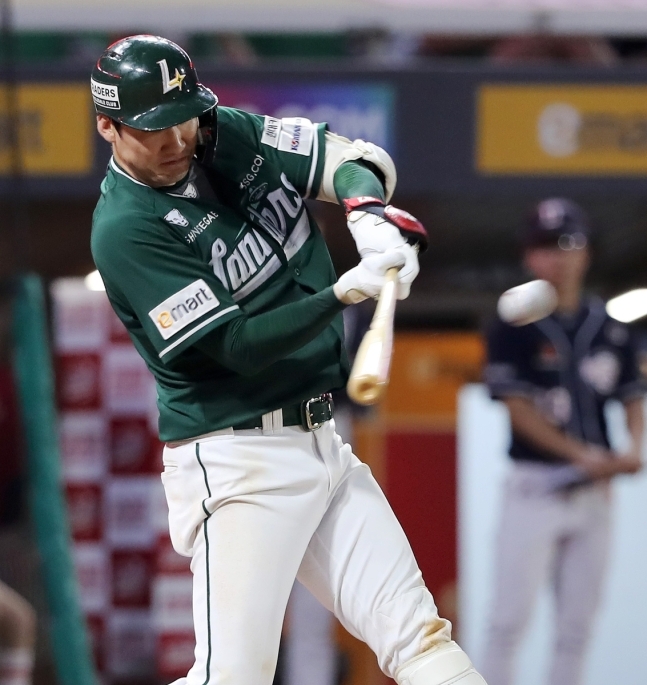 역전 2루타를 날린 오태곤