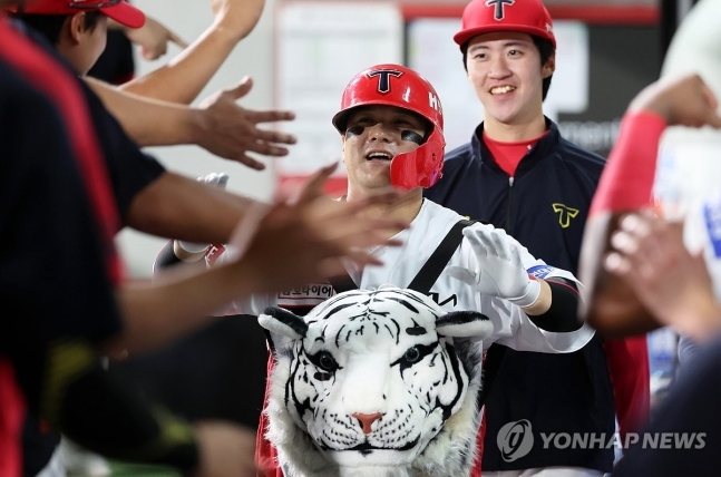 기뻐하는 김선빈