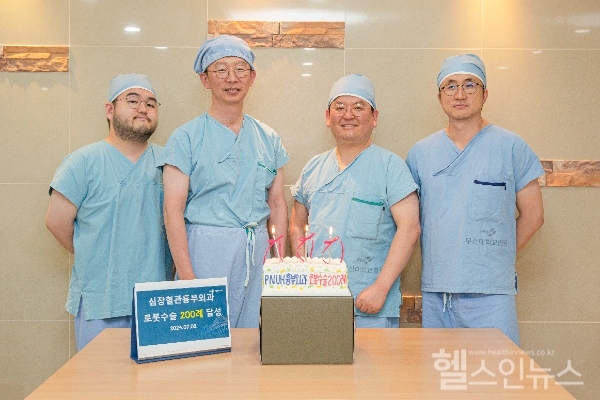 심장혈관흉부외과 로봇수술팀 (왼쪽부터) 조호성 교수, 이호석 교수, 조정수 교수, 이종근 교수