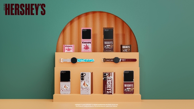 삼성전자는 ‘허쉬(HERSHEY’S)’의 초콜릿 포장재 디자인이 적용된 ‘삼성 프렌즈’ 모바일 액세서리 제품을 공개했다고 29일 밝혔다. 사진은 '허쉬' 초콜릿 디자인을 입은 '삼성 프렌즈' 모바일 액세서리 신제품들의 모습. (사진 = 삼성전자 제공)