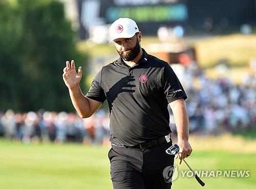 욘 람의 버디 세리머니.