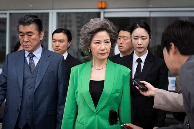 ‘화인가 스캔들’ 서이숙, 검찰 조사 소환장 받았다…예측불허 전개 예고