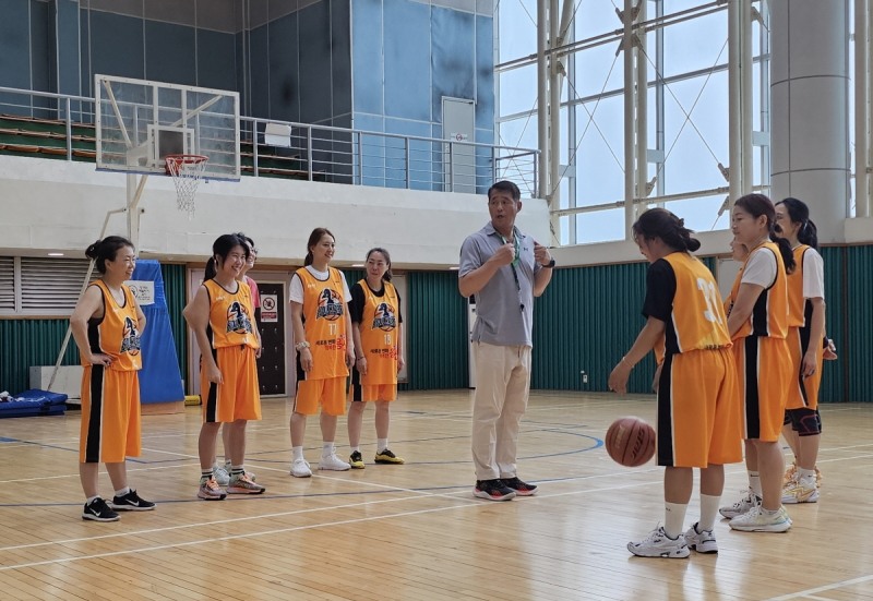 한국농구발전연구소, 추일승 전 국가대표 농구감독 초청 '맥파이스 다문화 어머니 농구단' 농구 특훈 개최
