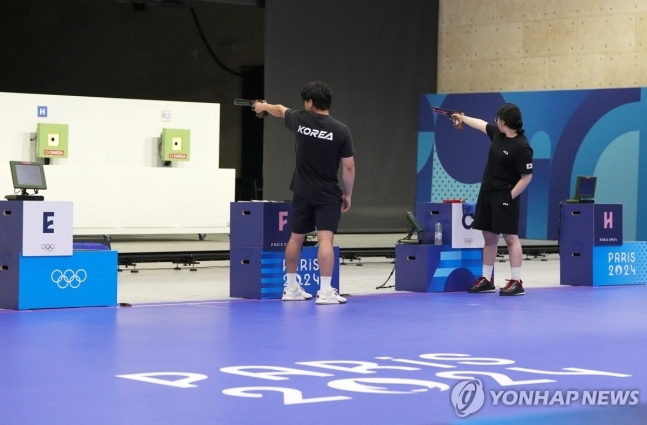 이원호(왼쪽)-오예진의 경기 모습